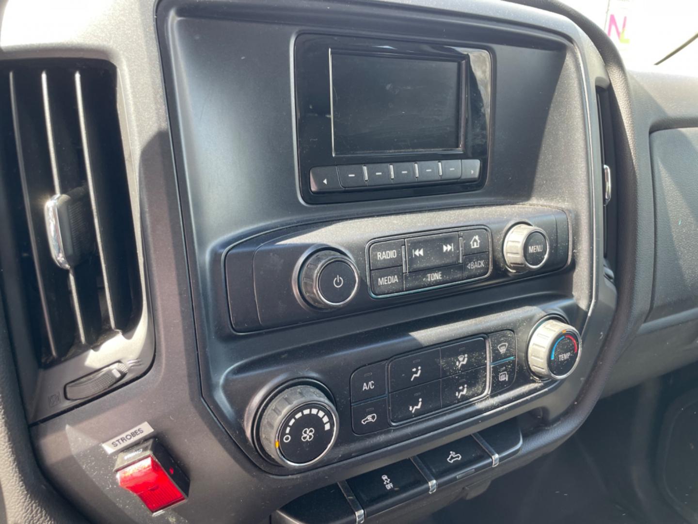 2015 WHITE CHEVROLET SILVERADO 2500H WORK TRUCK (1GC1KUEG7FF) with an 6.0L engine, Automatic transmission, located at 5103 Dorchester Rd., Charleston, SC, 29418-5607, (843) 767-1122, 36.245171, -115.228050 - Local Trade-in with Easy Clean Vinyl Interior, Backup Camera, AM/FM/AUX, Spacious Rear Seat, Power Windows, Power Locks, Power Mirrors, Utility Cab with Storage All Around, Pull Out Bed Storage, Ladder Rack, Safety Strobe Lights, Keyless Entry, Tow Package with Brake Assist, 4-Wheel Drive, Brush Gua - Photo#20